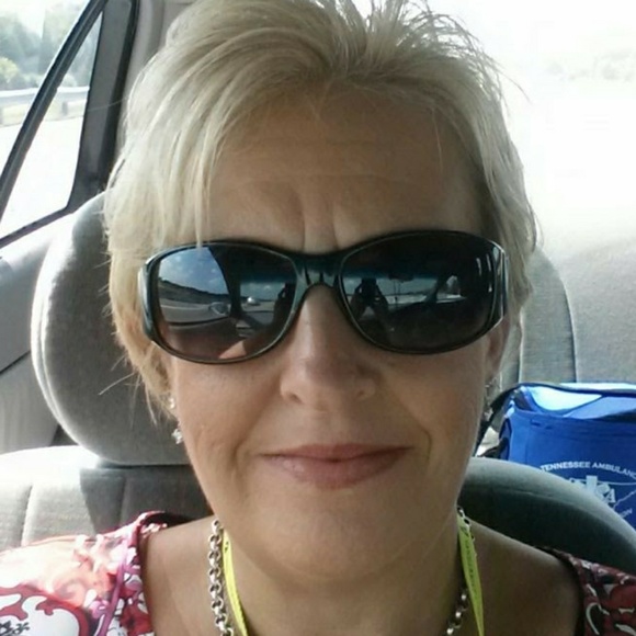 Meet your Posher, Brenda - Picture 2 of 4